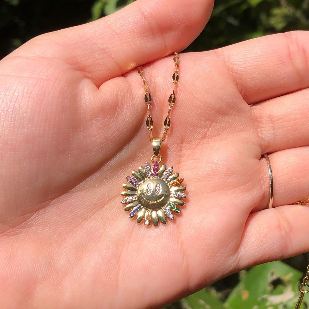 18k Gold Plated Flower Charm necklace - Picture 4 of 16